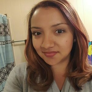 Meet your Posher, Loraina