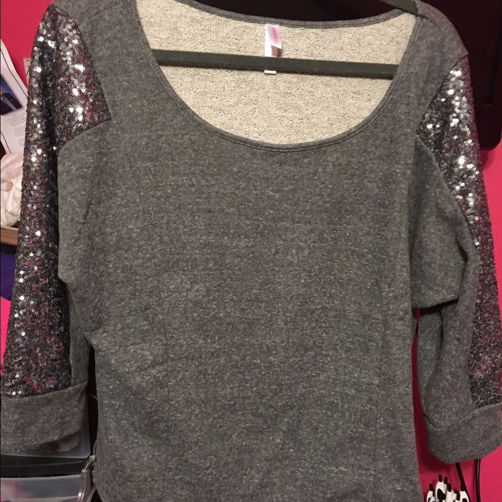 Grey 3/4 sleeves sparkly sweatshirt