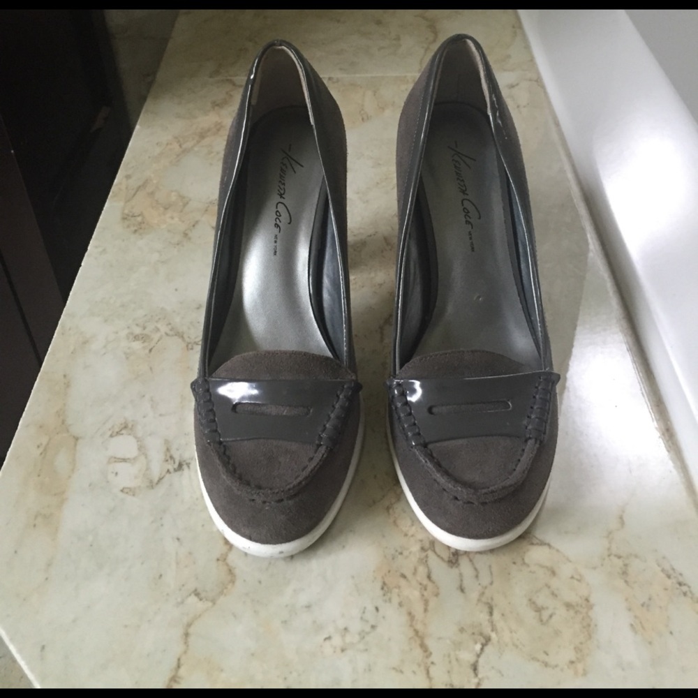Kenneth Cole Suede Gray heels