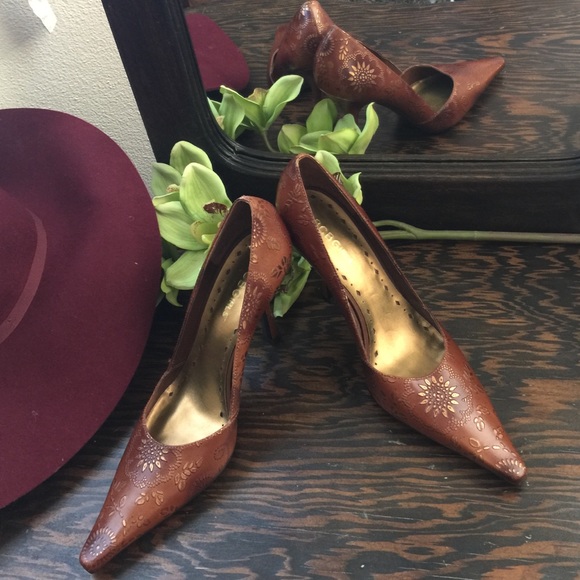 BCBG Shoes - BCBG heels. ✨worn once! ✨Stunning!!!