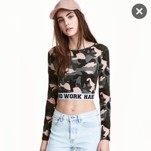 🖤H&M Camo WORK HARD PLAY HARD top🖤