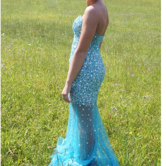 Prom dress - Picture 1 of 3
