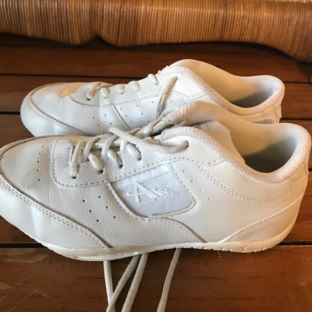 Cheer shoes