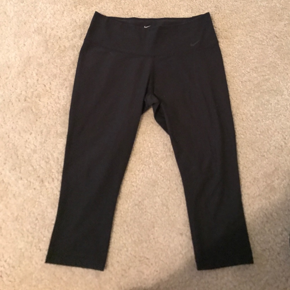 Nike Cropped Yoga Pants