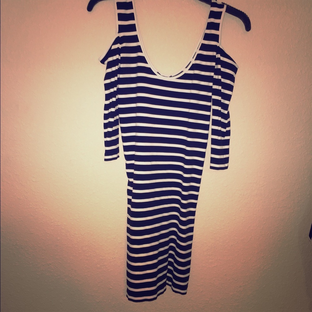 Black and white open shoulder bodycon dress