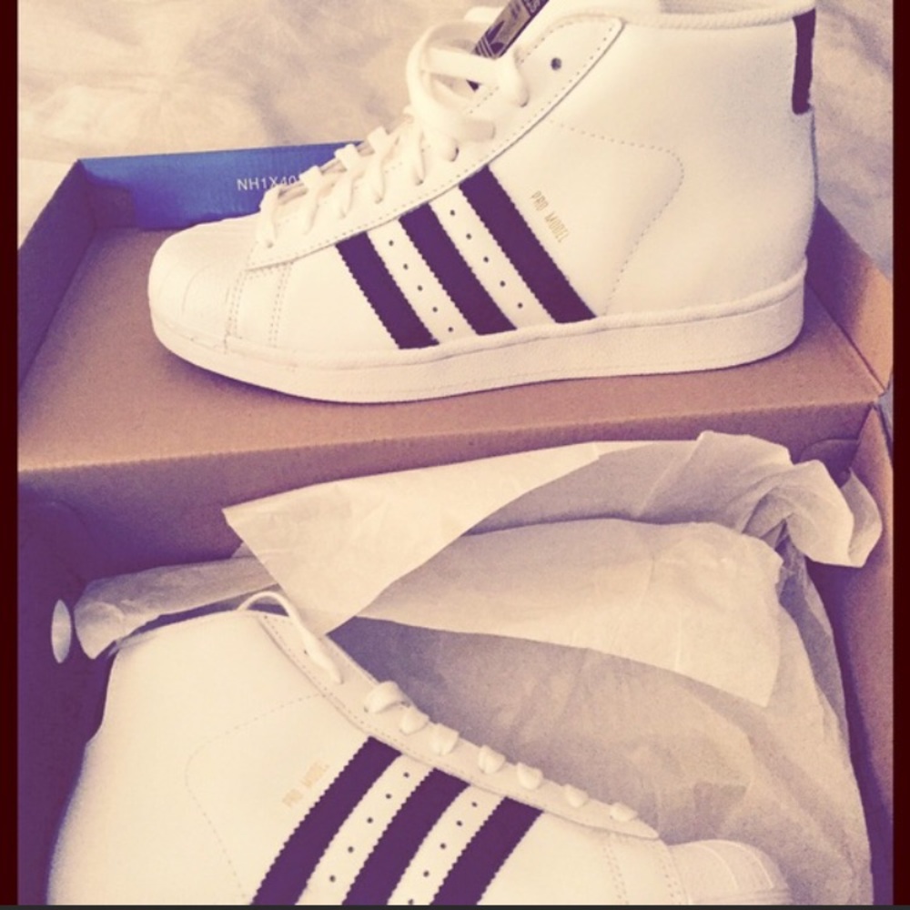 Gently used adidas pro model sneakers