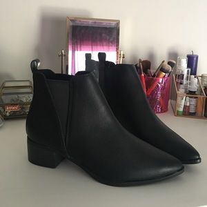 NWOT Old Navy Black Faux Leather Chelsea Boots