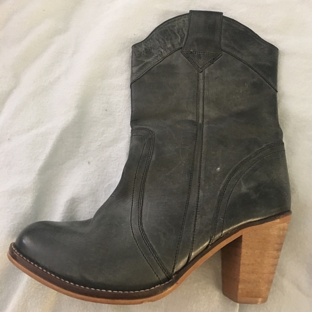 WORN ONCE leather boots from Dubai