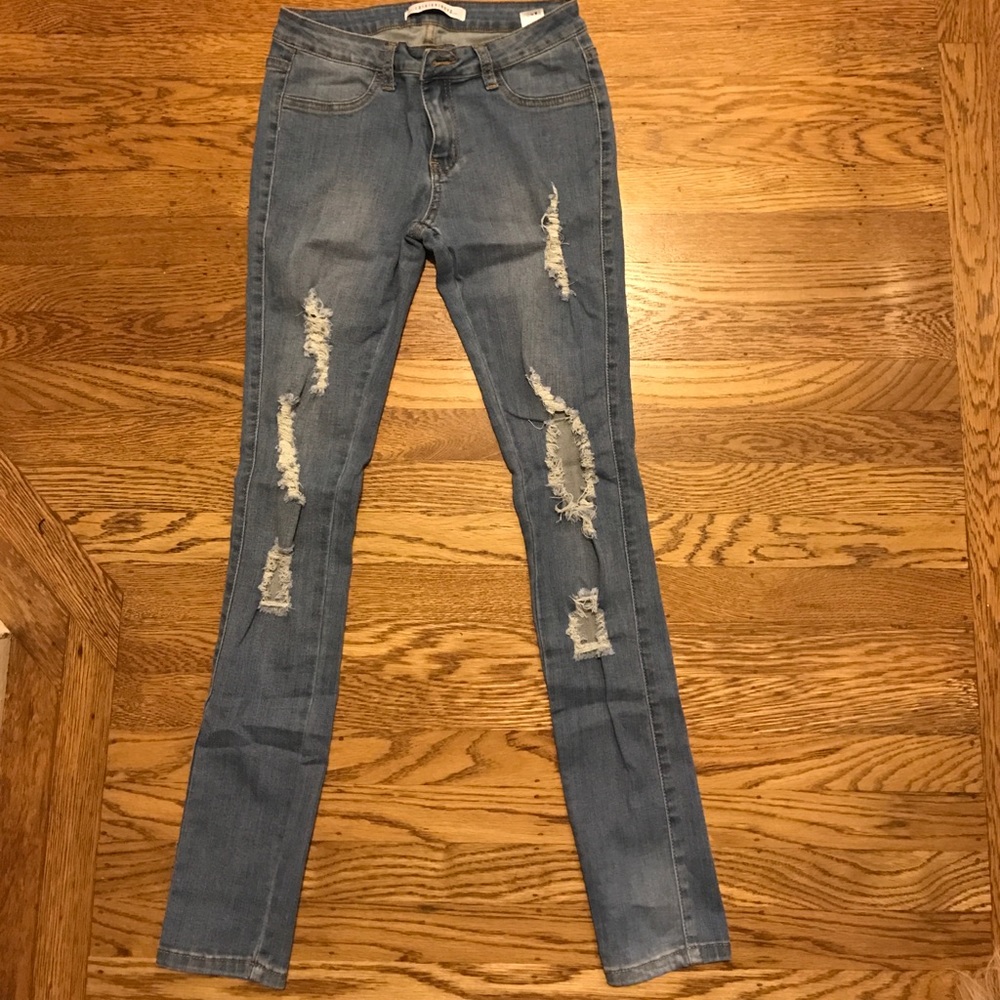 Fashion Nova pre-owned distressed stretchy jeans