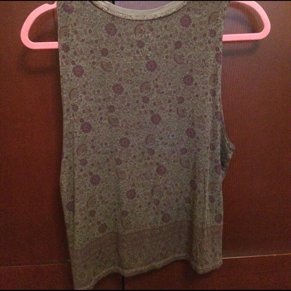 cute scoop neck tank top with low arm holes - Picture 3 of 3