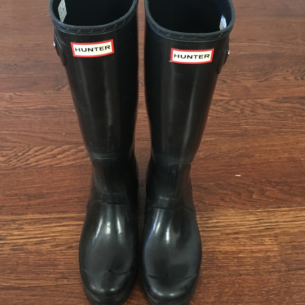 Black hunter boots Size 9. Classics
