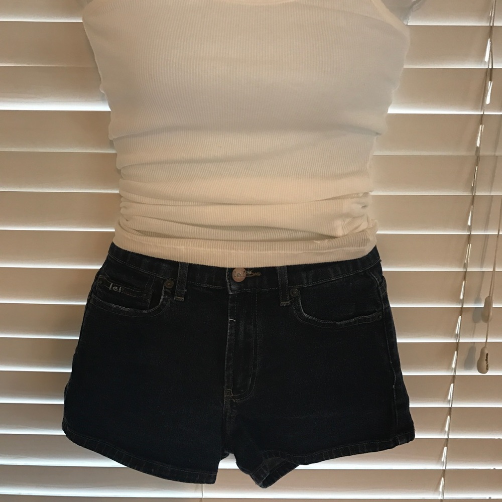 L.E.I.  Dark Denim Short Shorts