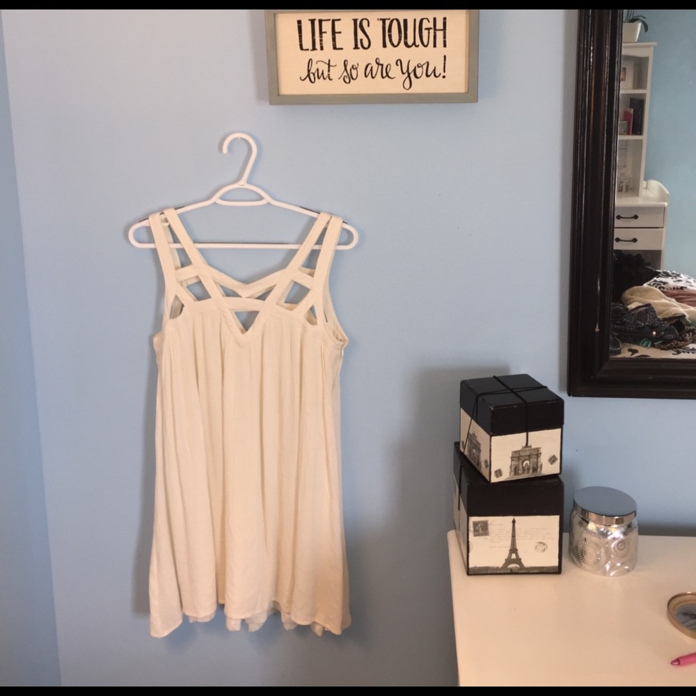 Adorable Flowy spring dress! 🌸🌷🍃