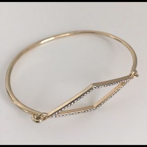 NWOT diamond shaped bangle