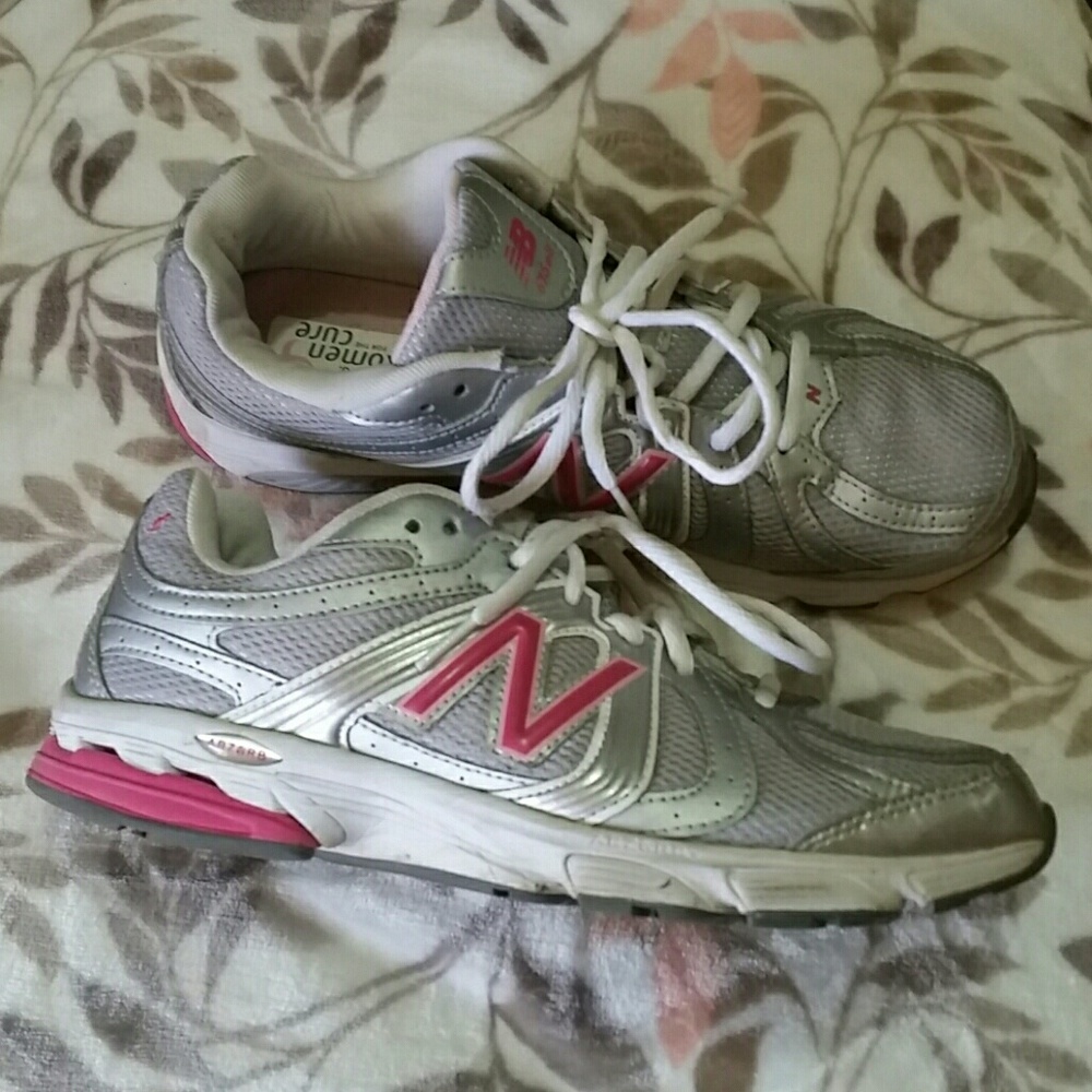 GUC New Balance Susan G. Komen sneakers