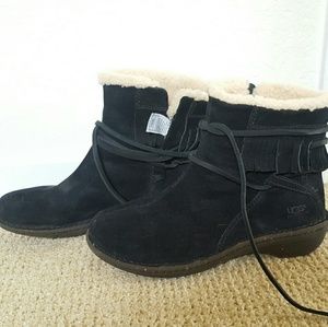 "Gavitoa" Suede Ugg Boots with tassles/fringe
