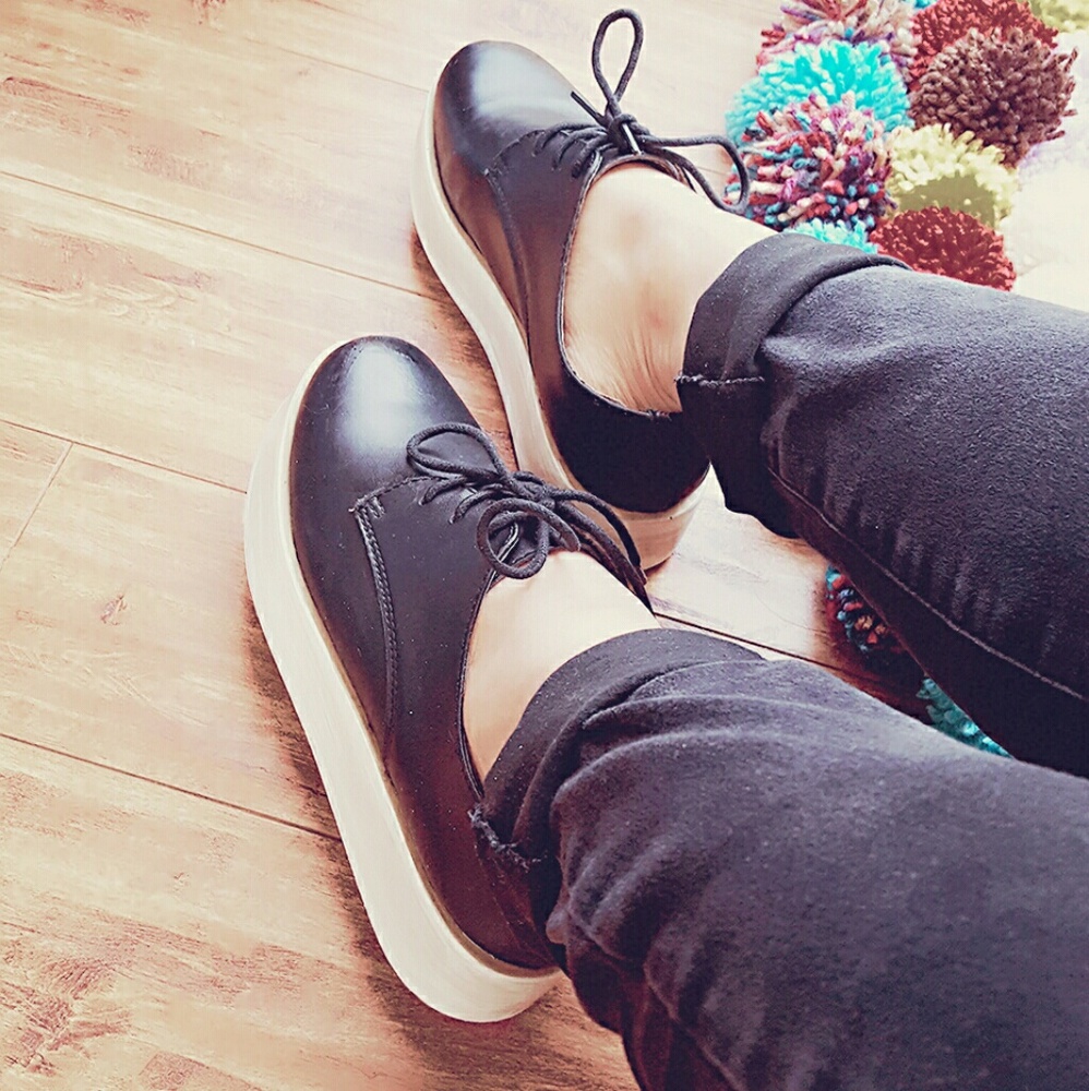 Comfy Black Lace Up Geniue Platform Sneakers - Picture 2 of 4