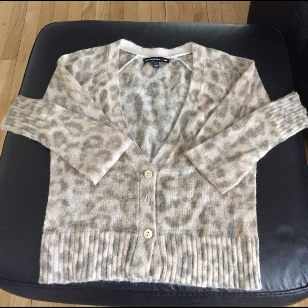 Soft mohair Banana Republic V-neck cardigan