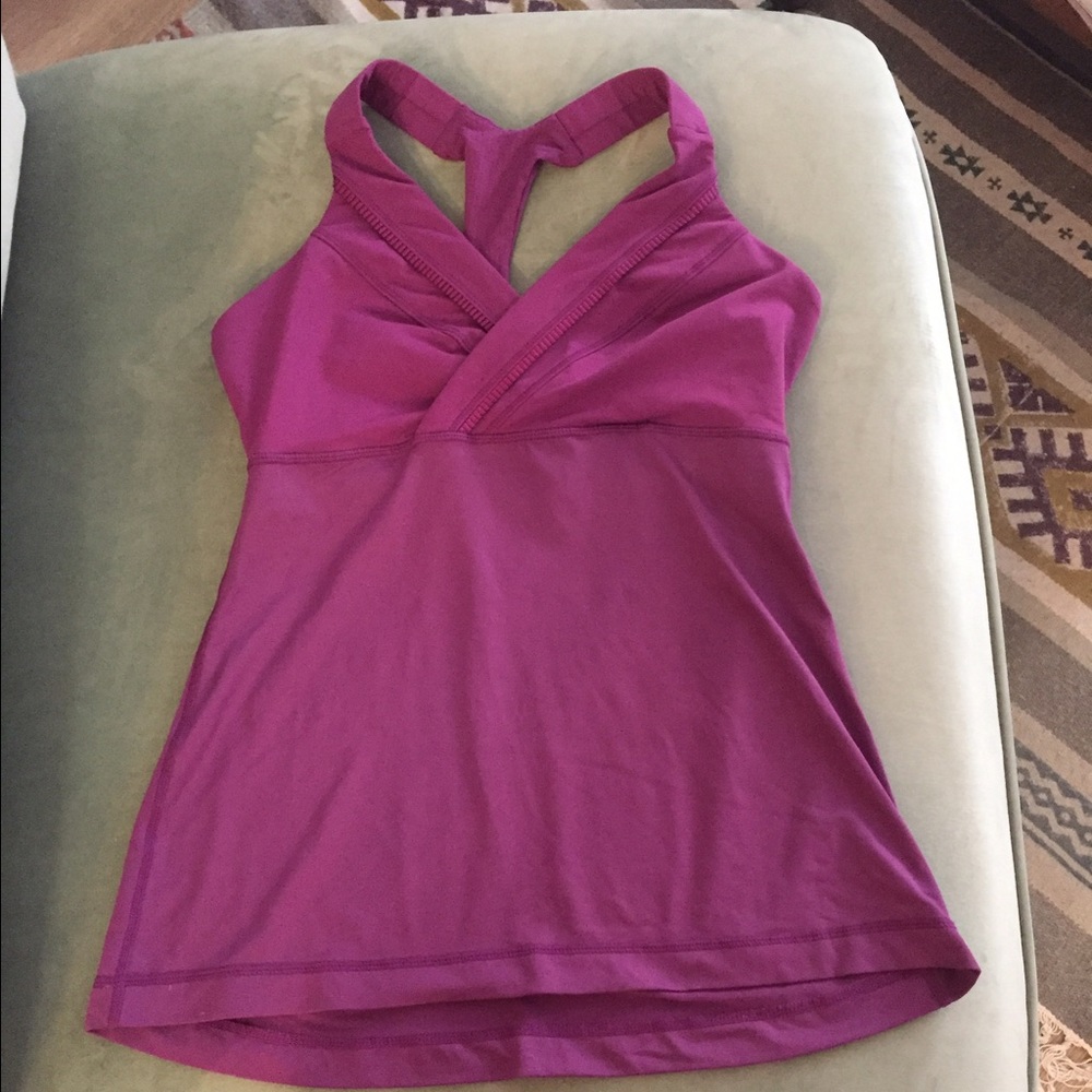 🌸Lululemon tank in purple, V cut!🌸