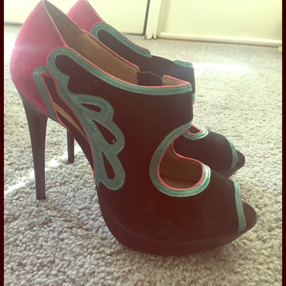 Black Suede heels - Picture 2 of 8