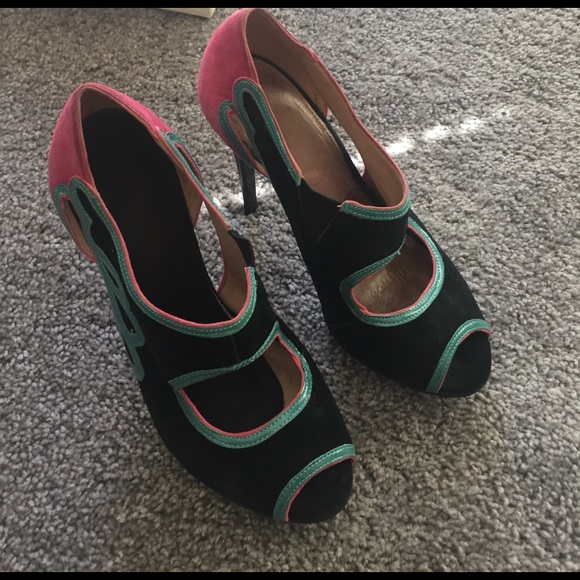 Black Suede heels - Picture 3 of 8