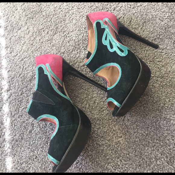 Black Suede heels - Picture 4 of 8