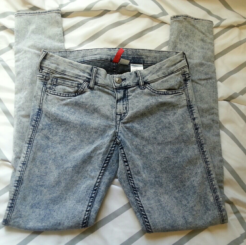 H&M divided acid wash jeans - Picture 4 of 4