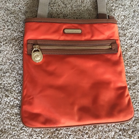 Michael Kors Cross body purse - Picture 2 of 4