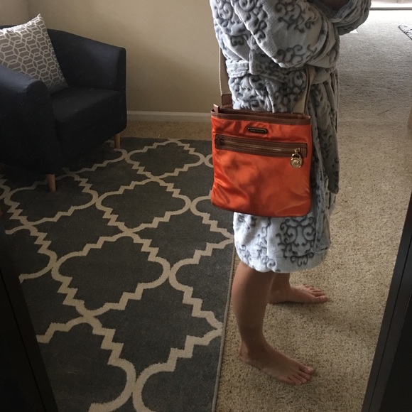 Michael Kors Cross body purse - Picture 4 of 4