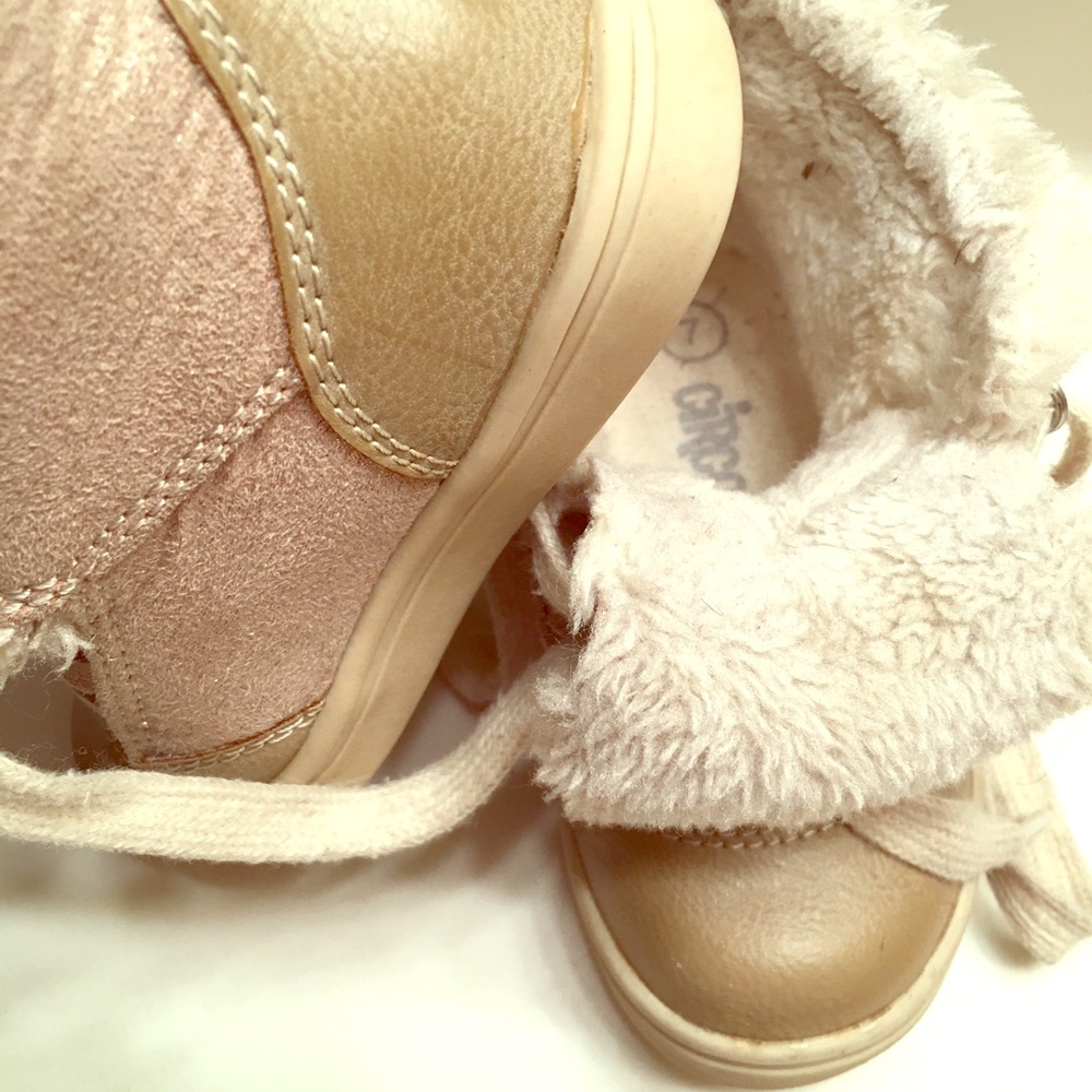 Circo sneakerboots with faux fur! Super cute! Sz 7