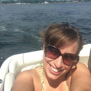 Meet your Posher, Deena