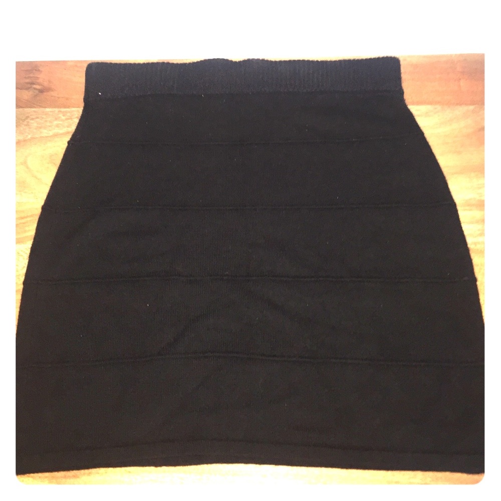 Stretchy black mini skirt