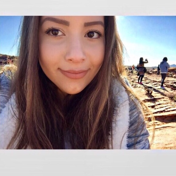 Meet your Posher, Lorena Campos - Picture 3 of 5