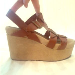 Jeffrey Campbell Douma