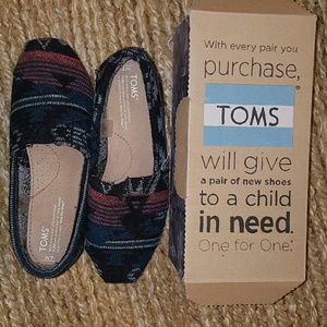 Black Jacquard Tom's  (fleece lined) size 7