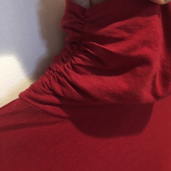 Women ruched high (mock)neck red top ❤️bundle/save - Picture 4 of 8