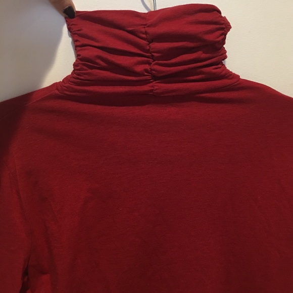 Women ruched high (mock)neck red top ❤️bundle/save - Picture 8 of 8