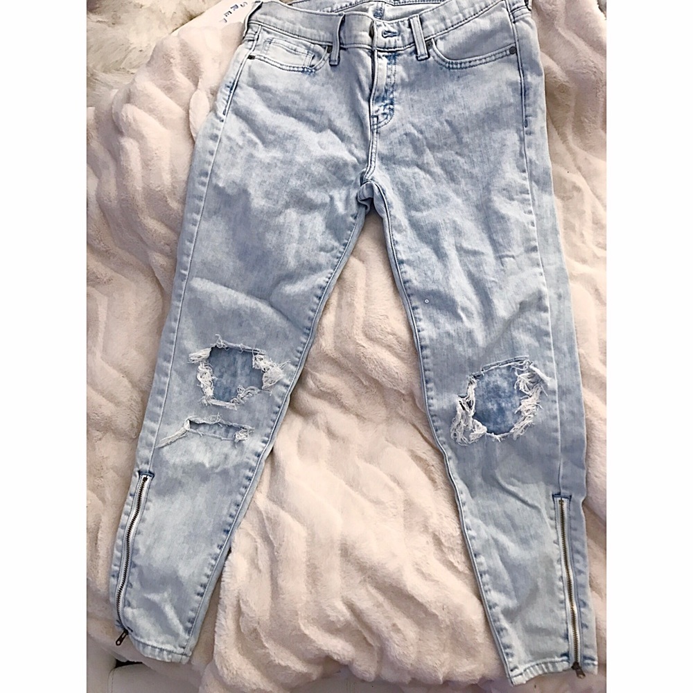 A & F destroyed boyfriend jean w/ ankle zip - New
