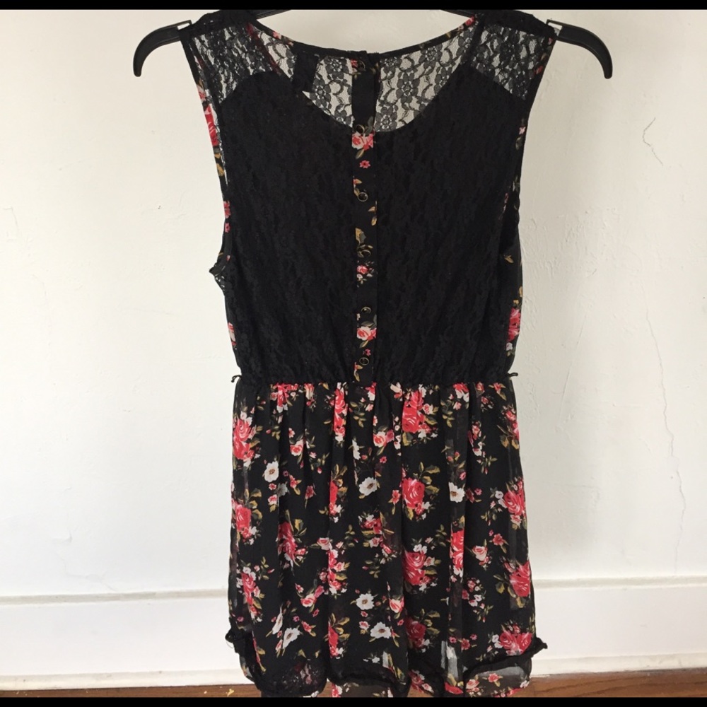 Floral dress with see-thru lace detailed back - Picture 3 of 6