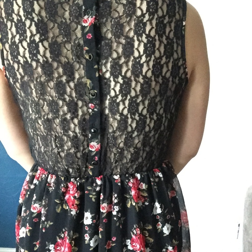 Floral dress with see-thru lace detailed back - Picture 6 of 6