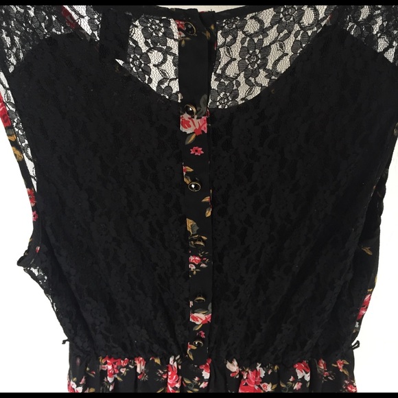 Floral dress with see-thru lace detailed back - Picture 4 of 6