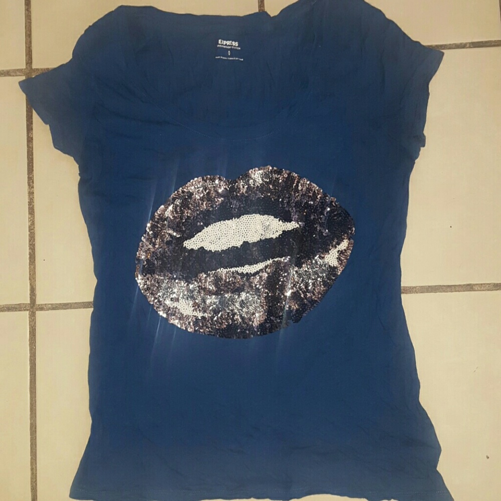 Express Sequence Lips Tee