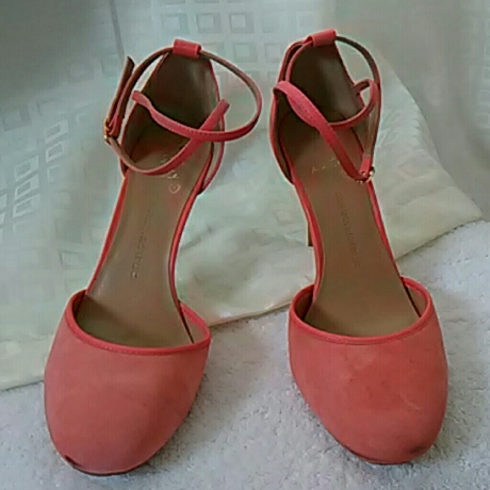 HP! BR suede coral/pink heels. Size 7.5. Used once