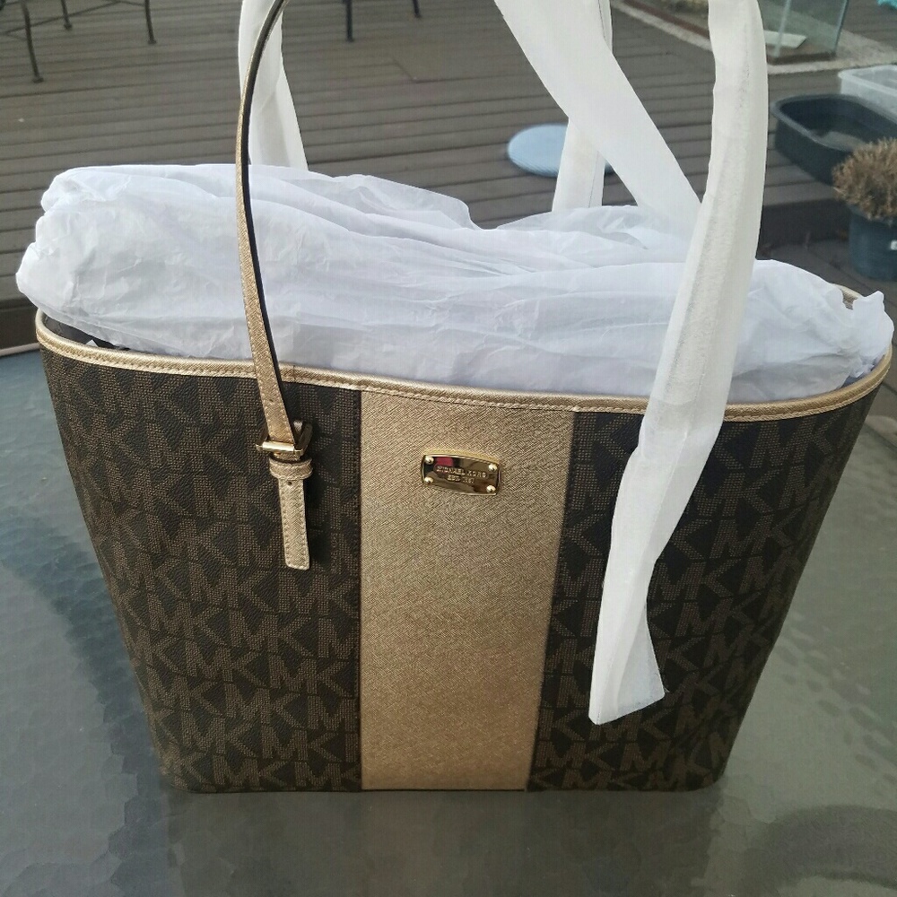 Michael kors logo bag