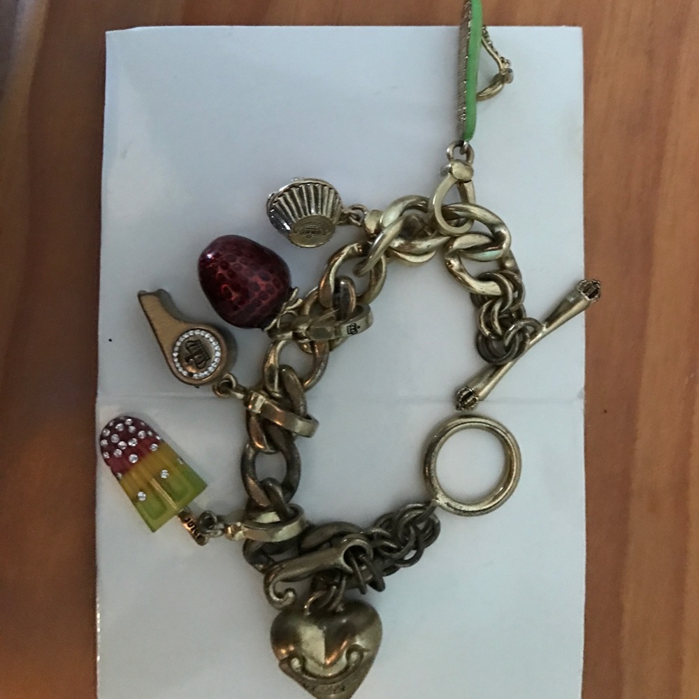 Juicy charm bracelet with charms