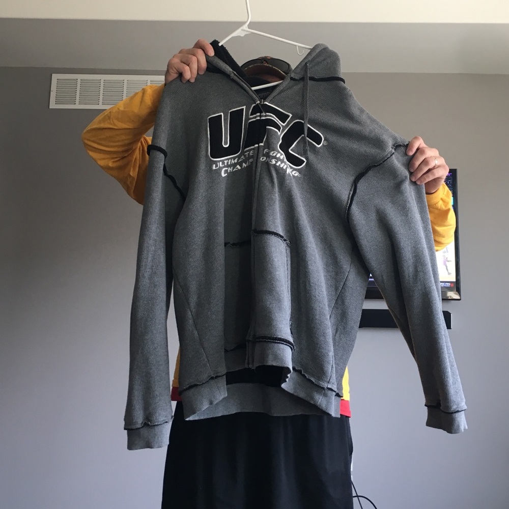 Mens XL UFC fleece lined zip up hoodie