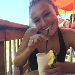 Meet your Posher, Abigail