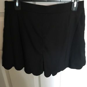 NWT black Gianni Bini scallop shorts