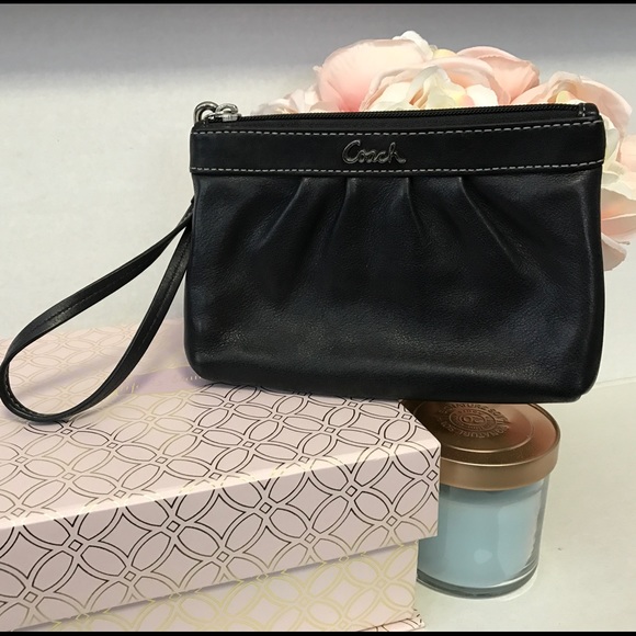 AUTHENTIC Coach Leather Wristlet - Picture 1 of 5