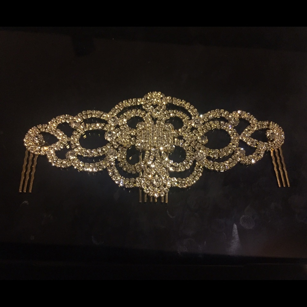 » P « Vintage-Inspired Bridal Hair Piece
